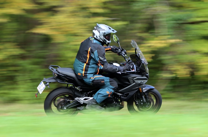 Essai - CF Moto 700 MT(2023): old school !