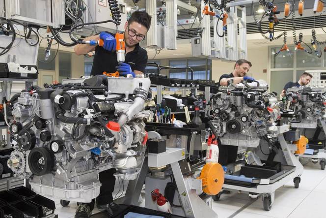 Mercedes : la production des V12 bat son plein