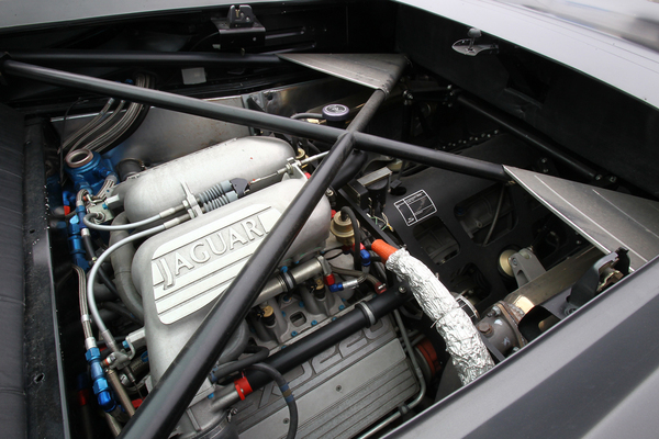 S7-Un-modele-de-Jaguar-XJ220S-a-vendre-aux-encheres-251683.jpg