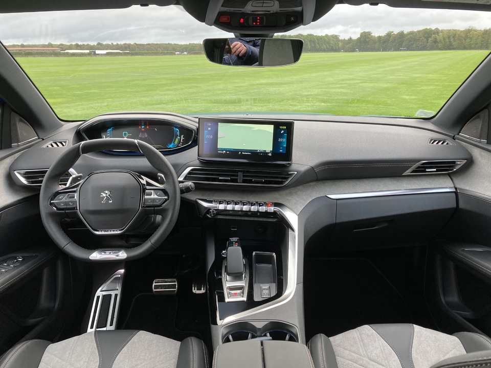 S8-comparatif-video-peugeot-3008-vs-bmw-x1-le-dynamisme-en-leitmotiv-648757.jpg