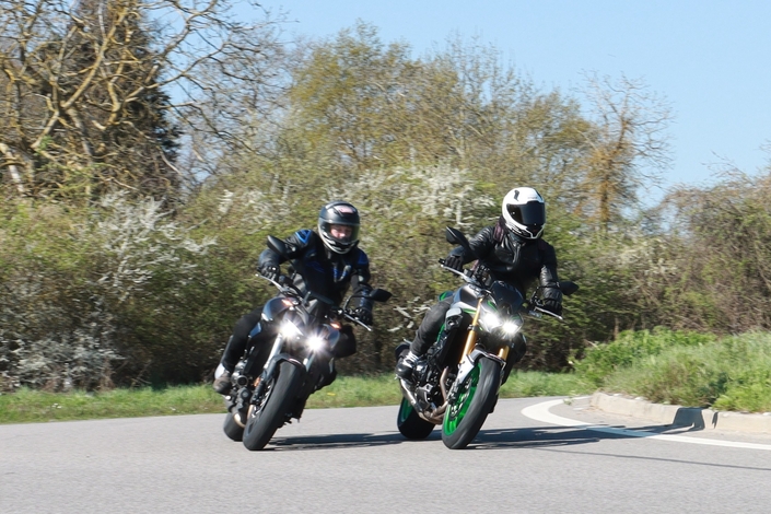 Les Honda Hornet 1000 et Kawasaki Z900 SE sont des roadsters accessibles, mais quel est le meilleur ?