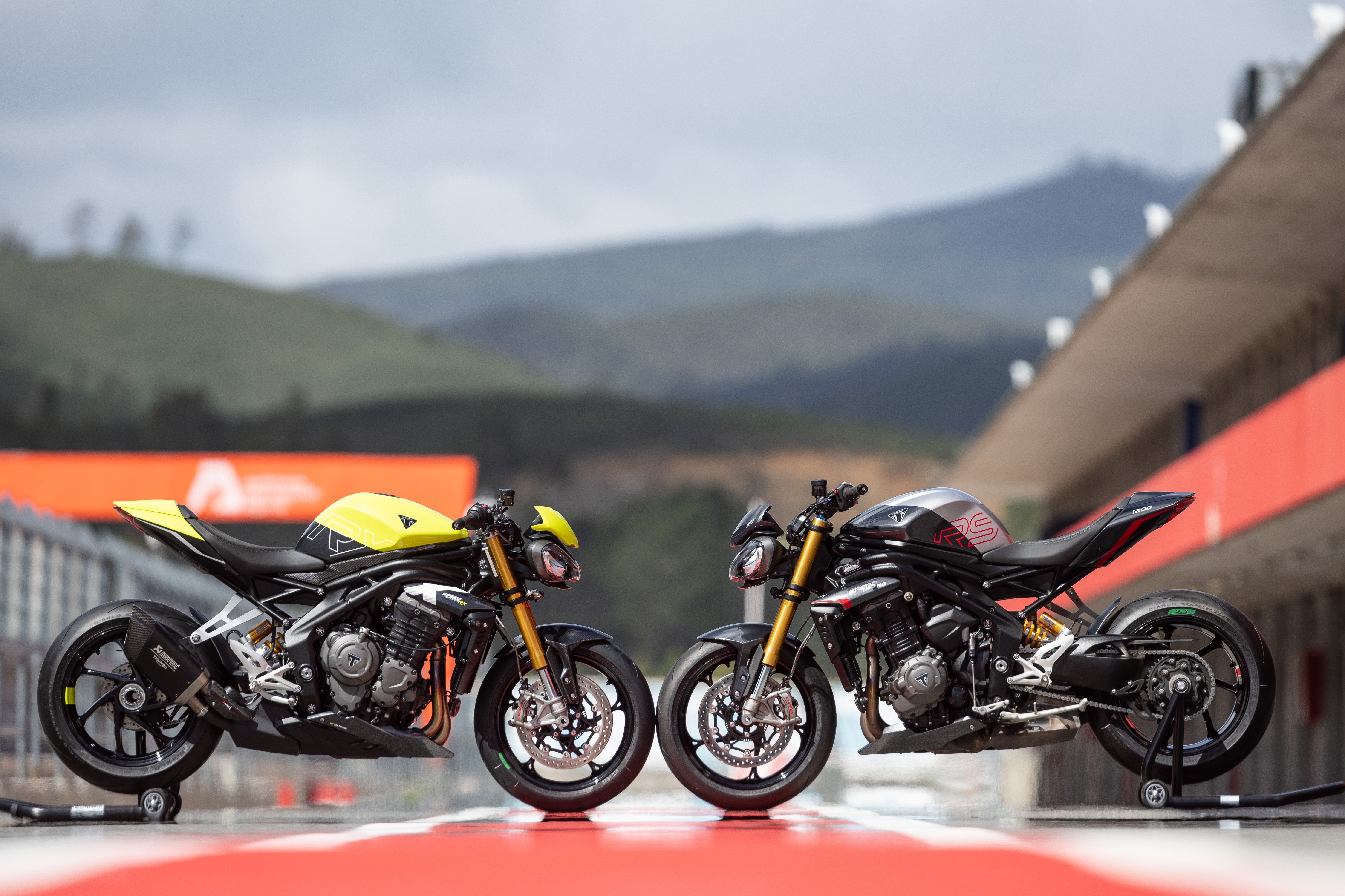 Triumph enfonce le clou de la sportivité avec sa Speed Triple 1200 RX