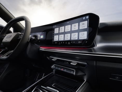 L’instrumentation numérique et un écran central de 13’’ sont regroupés pour former la « scène numérique », aperçue sur le Q6 e-Tron.