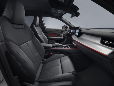 Audi a rehaussé la qualité perçue de son modèle avec des placages en bois, des tissus « d'ameublement » et des plastiques de bonne qualité. L’ensemble provient en partie de matériaux recyclés.