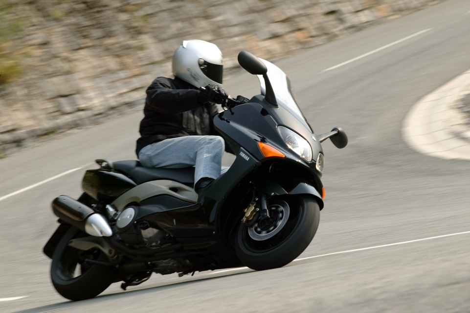 thumbnail interactive-video image 1 of Genuine Yamaha TMAX 500 (2004-2011) & Majesty 400 Slider Plate Rollers Set 1 of 6