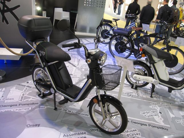 En direct du Salon du Cycle 2009 : sur le Stand Matra, l'e-MO personnalisable, de nouveaux vélos électriques, le Racer F1 Collector