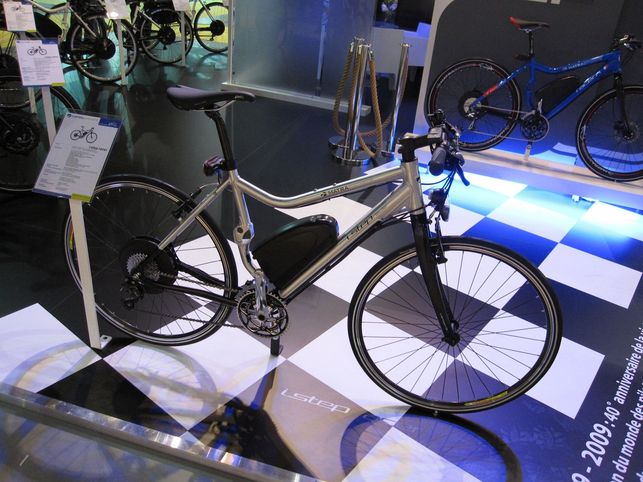 En direct du Salon du Cycle 2009 : sur le Stand Matra, l'e-MO personnalisable, de nouveaux vélos électriques, le Racer F1 Collector