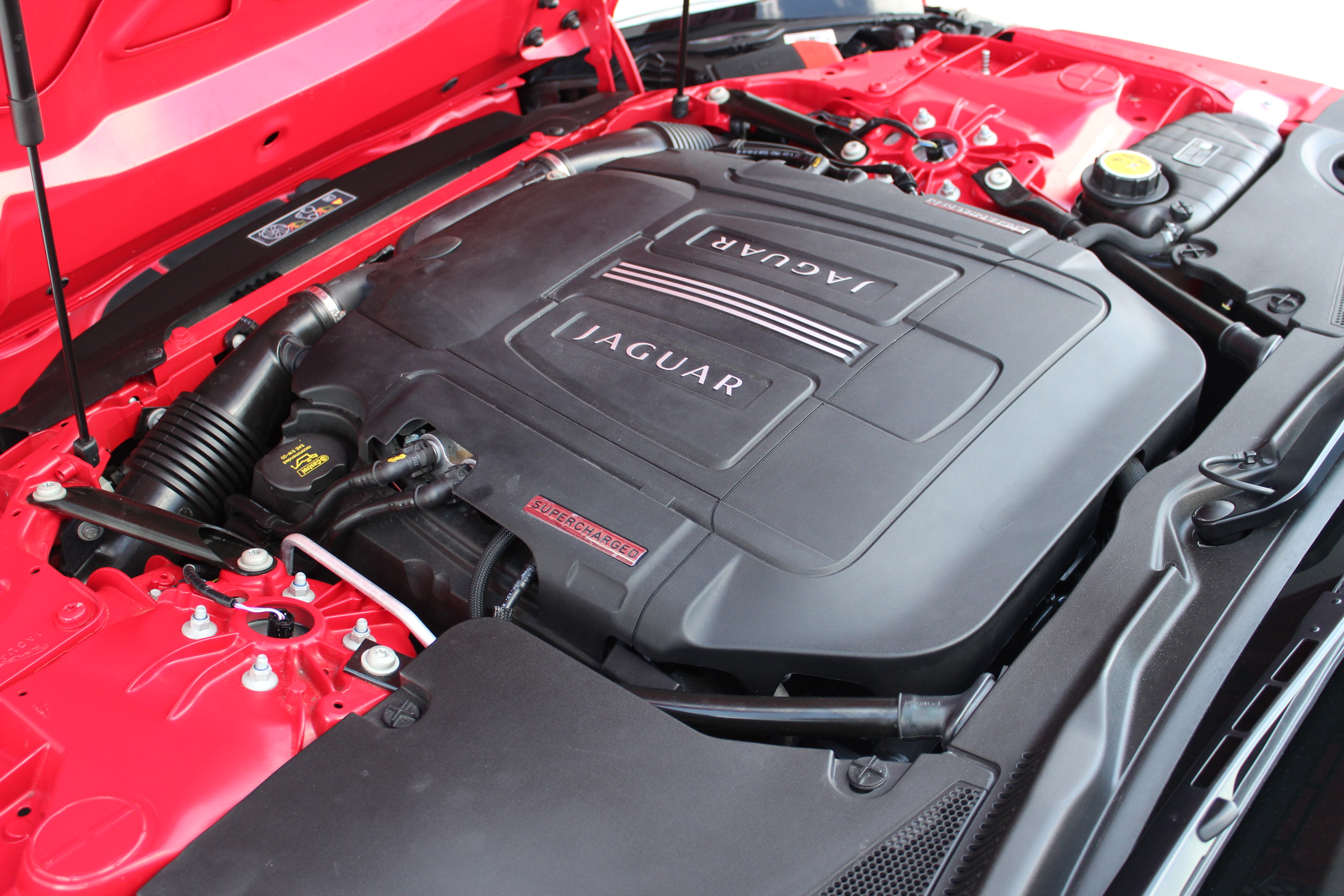 S0-Essai-video-Jaguar-F-Type-Jag-attack-
