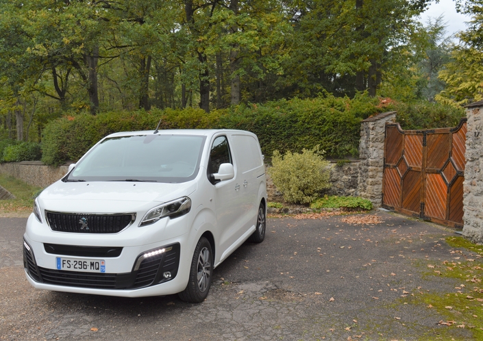 PEUGEOT E-Expert & Expert : le fourgon utilitaire électrique ou diesel