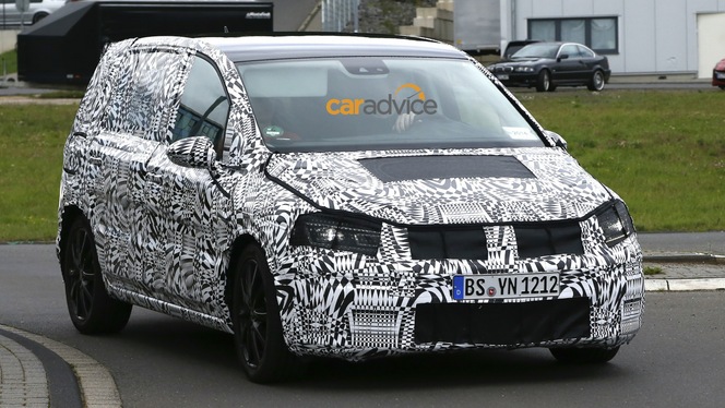 Surprise : le nouveau VW Touran sur les routes