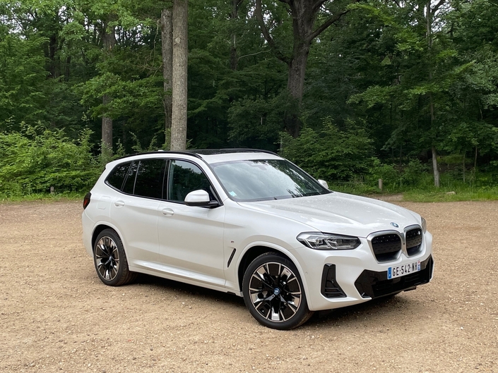 BMW iX3 restylé: nos premières impressions en live + impressions de conduite