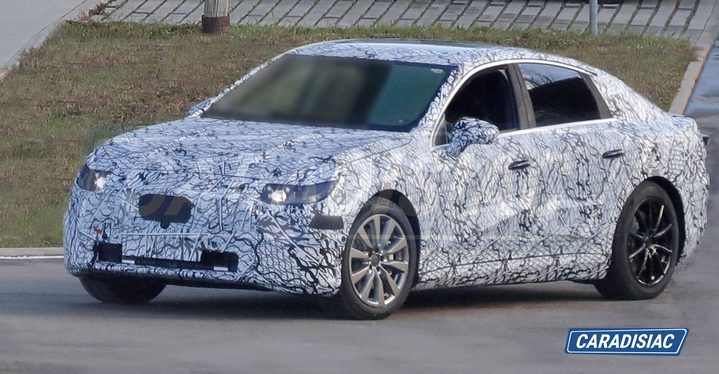 Scoop Mercedes Classe C Electrique pas avant 2025