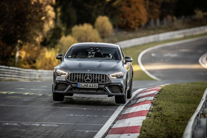 La Mercedes-AMG GT 4 portes bat la Porsche Panamera sur le Nürburgring