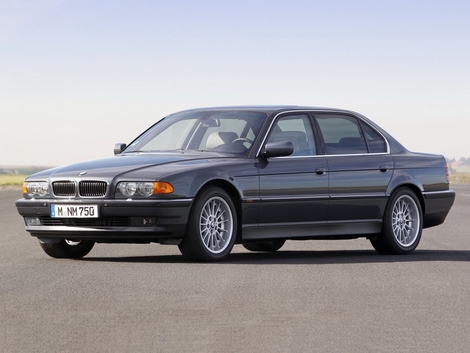 La E38, pour moi la plus belle des Série 7. Mais il faut reconnaître qu'elle fait, elle aussi, de plus en plus datée.