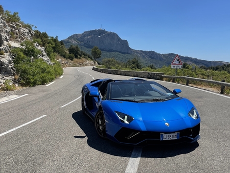 La Lamborghini Aventador, ici en version Roadster Ultimae.