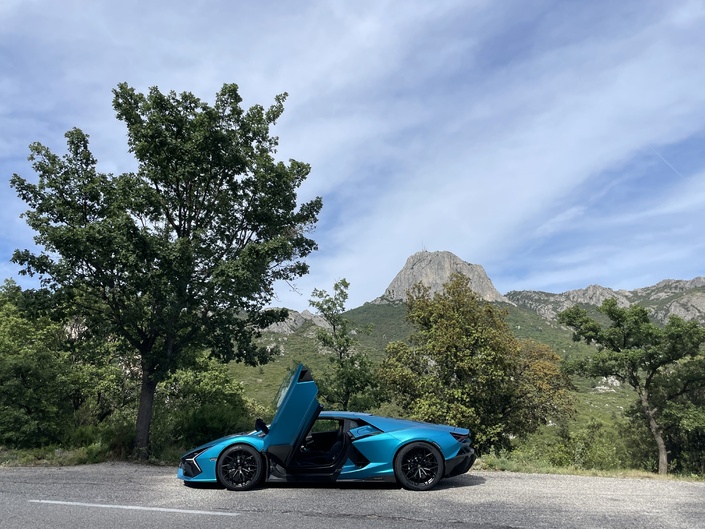 Ah, ces fameuses portes Lamborghini...