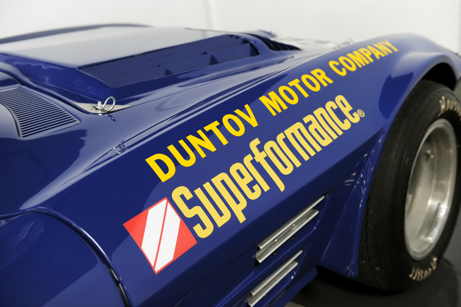 Une Magnifique R 233 Plique De La Corvette Grand Sport 1963