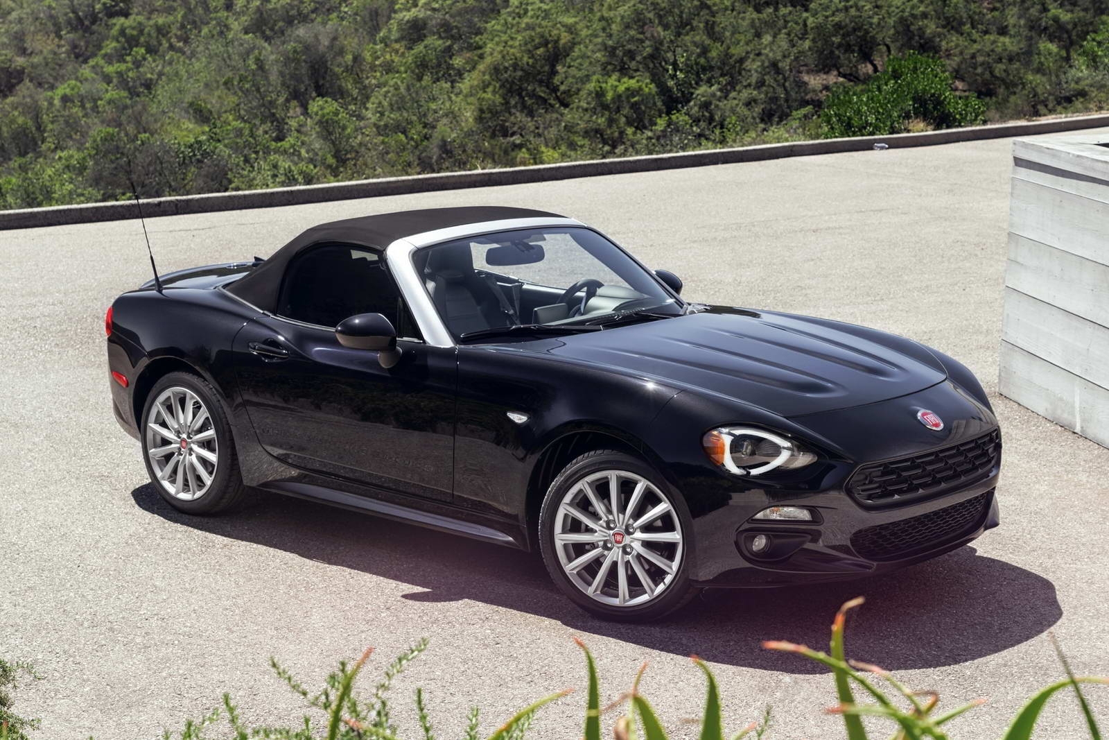 S0-salon-de-de-geneve-2016-fiat-124-spider-la-mx5-revisitee-370527.jpg S0-salon-de-de-geneve-2016-fiat-124-spider-la-mx5-revisitee-370527.jpg