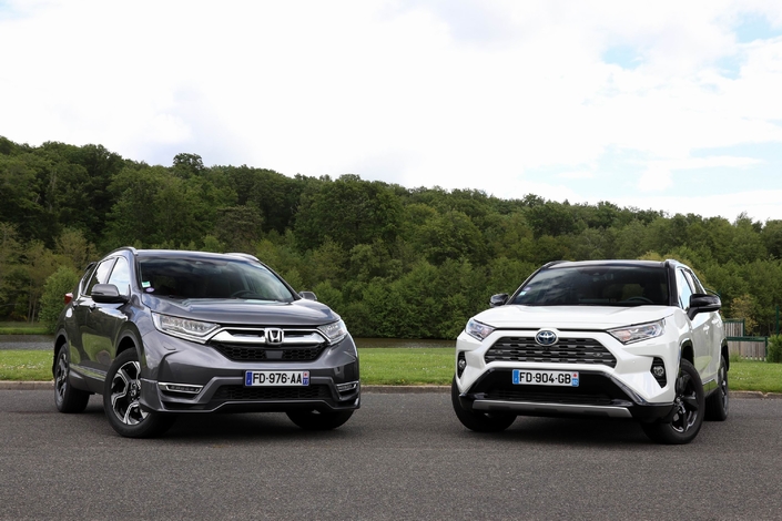 Comparatif vidéo - Honda CR-V 2.0 i-MMD vs Toyota RAV4 Hybrid : quel est le meilleur SUV hybride ?