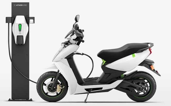 Motos et scooters 100 % électriques dès 2030 au Royaume-Uni.