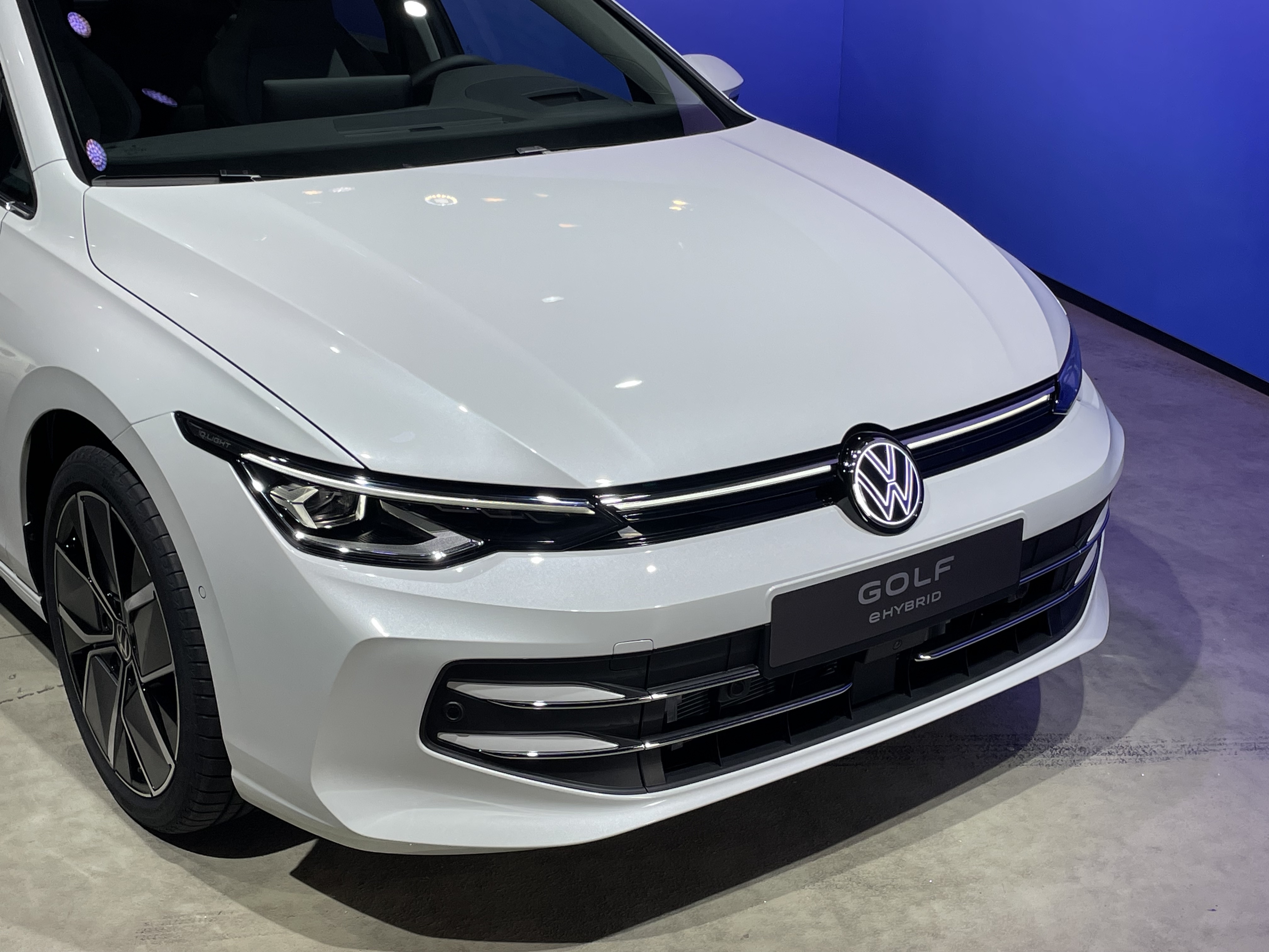 https://images.caradisiac.com/images/6/6/4/6/206646/S0-presentation-video-volkswagen-golf-restylee-2024-la-star-devient-elle-ringarde-786539.jpg