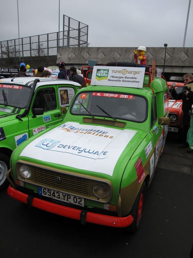 Reportage : au départ du Raid Aventure 4L Trophy 2010, gros plan sur les solutions d'économie d'énergie