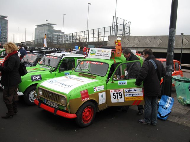 Reportage : au départ du Raid Aventure 4L Trophy 2010, gros plan sur les solutions d'économie d'énergie