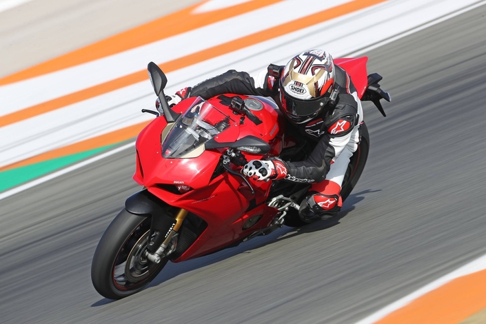 Reportage : Lolo Cochet vs la Panigale V4