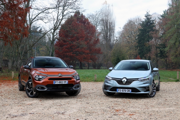 La Citroën C4 est photographiée en finition Shine Pack et non Shine.