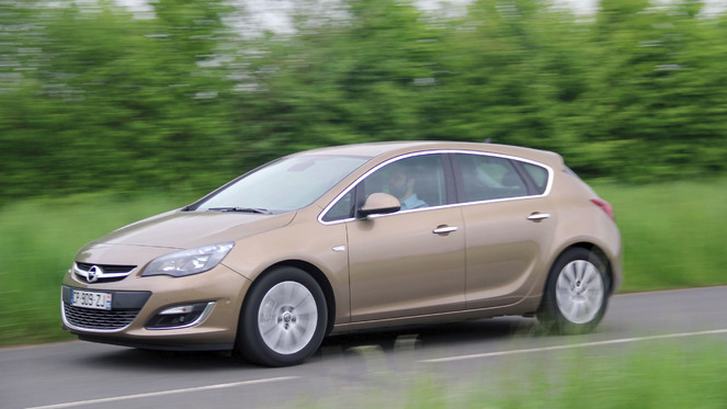 Comparatif vidéo - Seat Leon vs Opel Astra :  besame mucho