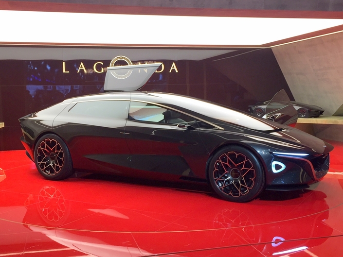 Le profil de la Lagonda Vision Concept traduit la recherche du meilleur aérodynamisme possible. 