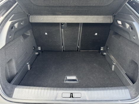 Le coffre du 3008 est mieux dimensionné. Comptez 520 litres de base avec un plancher modulable.