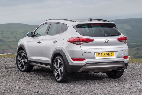 Sans céder à la mode du SUV coupé, le hayon est toutefois particulièrement incliné.