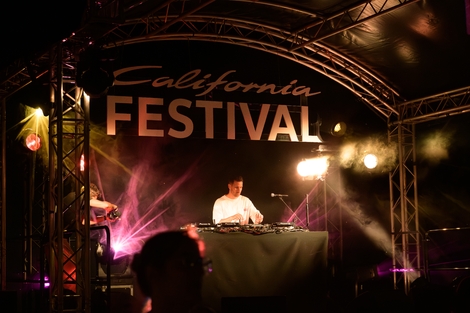 ... mais aussi ses DJ sets pour faire guincher les vanlifers..