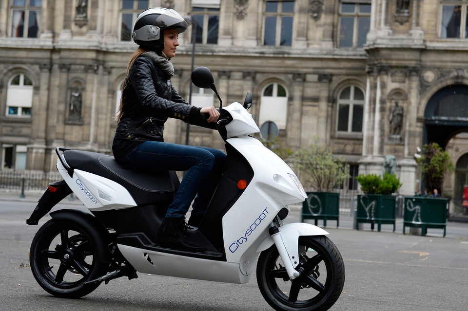 Les scooters électriques autorisés sur les voies de bus