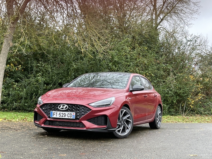 Essai vidéo – Hyundai i30 Fastback restylée (2020) : le ramage change plus que le plumage