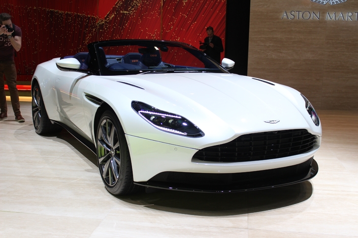 Aston Martin DB11 Volante : beauté fatale - Vidéo en direct du salon de Genève