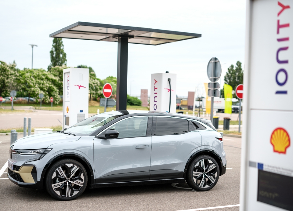 https://images.caradisiac.com/images/6/8/6/3/196863/S8-viree-caradisiac-3-000-km-en-renault-megane-e-tech-bonne-a-tout-faire-719046.jpg