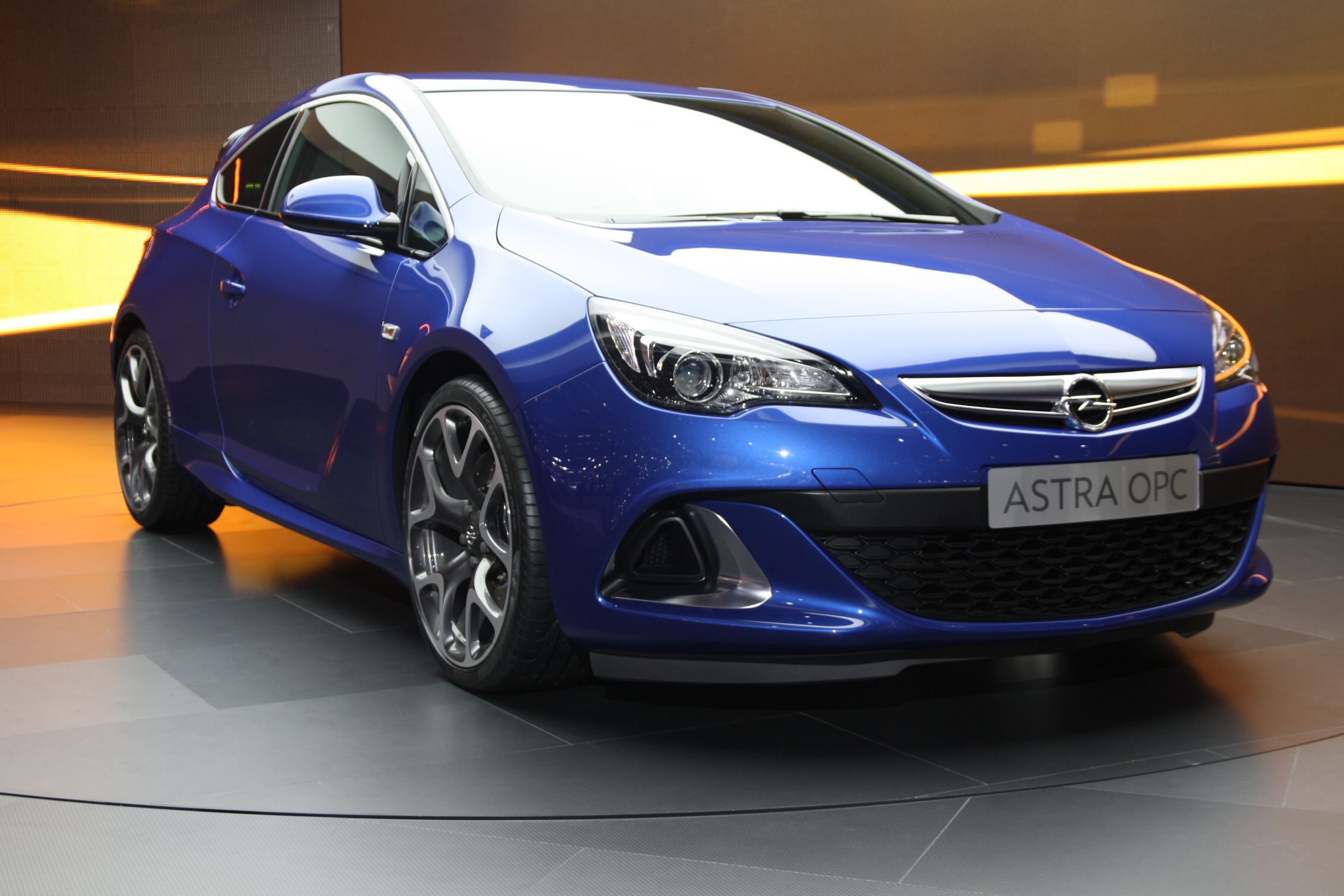 Opel Astra OPC Hot Hatch 280 KM luty 2012 motofilm.pl Opel Astra OPC Hot Hatch 280 KM luty 2012 motofilm.pl
