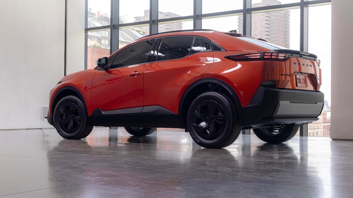 L'Uncharted essaie de ne pas trop ressembler au Toyota C-HR+ au niveau de ses faces avant et arrière.