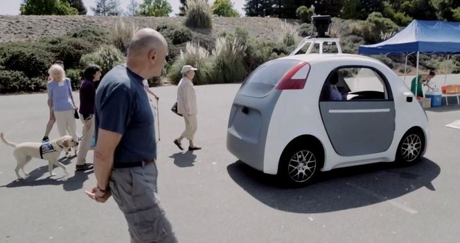 Voiture autonome : la Californie impose la présence d'un volant et de pédales