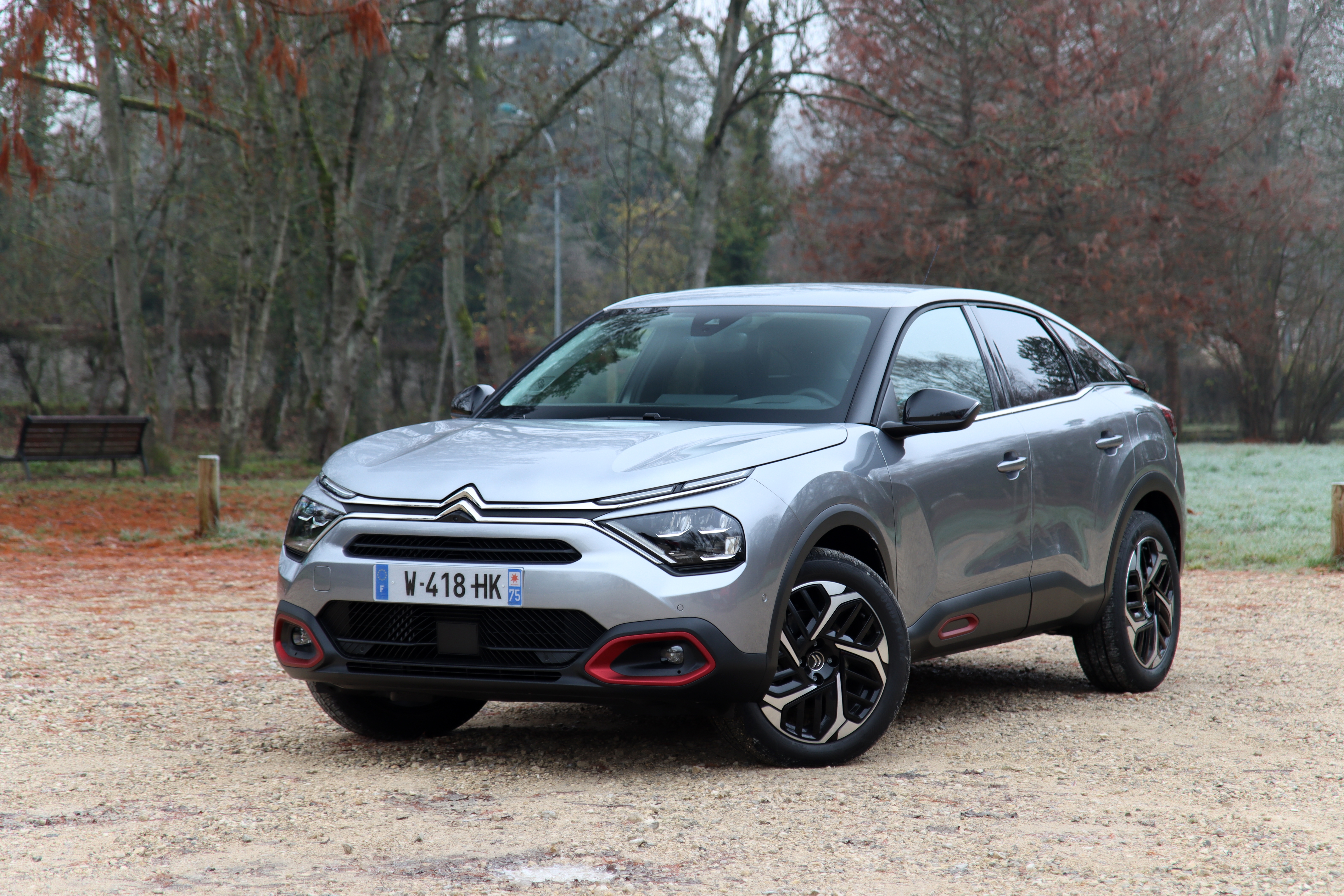 S0-comparatif-citroen-c4-vs-peugeot-3008