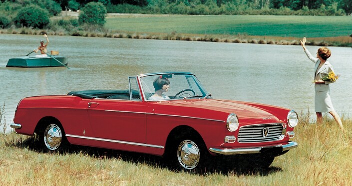 Dessinée par Pininfarina, la Peugeot 404 Cabriolet, ici en 1964, a beaucoup séduit Ardisson par son élégance. Fait amusant, c'est une quasi-copie de la Fiat 1200/1500 Cabriolet !