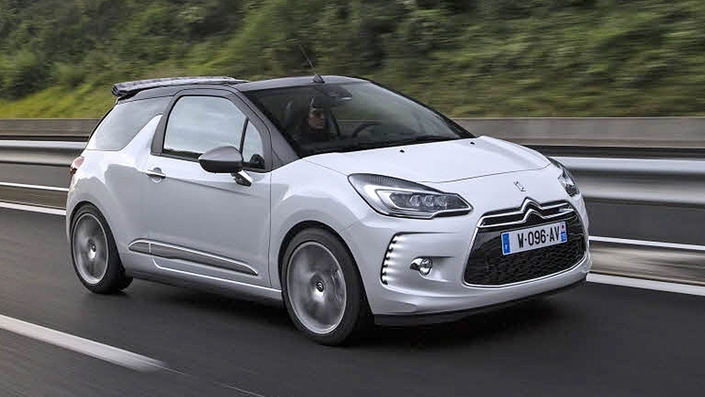 Lorsqu’elle arrive sur le marché automobile en 2009, la DS3 arbore une calandre avec les chevrons de chez Citroën. C’était en effet une Citroën DS3 au départ avant que la marque DS Automobiles la transforme en DS 3. © DS Automobiles