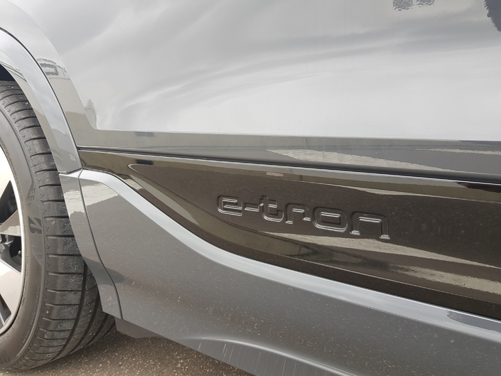 Le Q6 e-tron Sportback ajoute une touche de glamour dans la gamme Audi