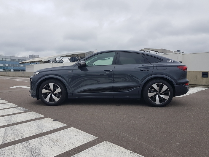 Le Q6 e-tron Sportback ajoute une touche de glamour dans la gamme Audi