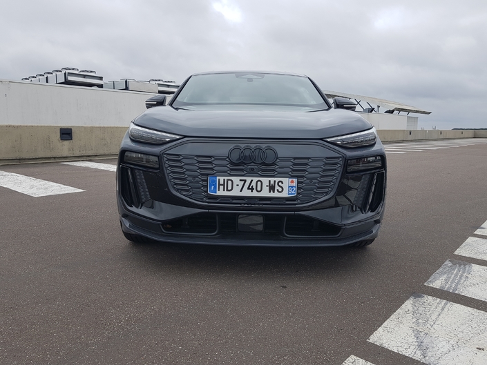 Le Q6 e-tron Sportback ajoute une touche de glamour dans la gamme Audi