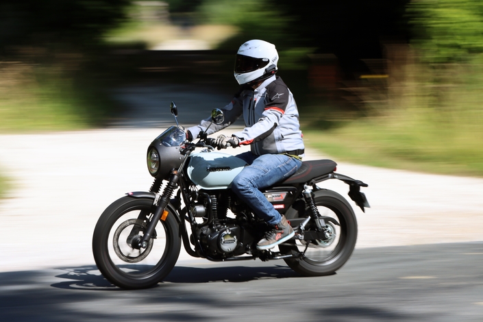 La Honda GB350S est-elle plus qu’un exercice de style ?