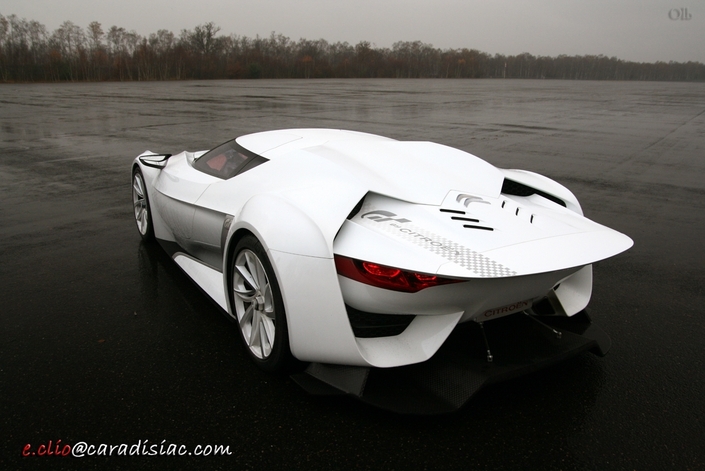 Complet hasard que cette rencontre d'Eddy avec la Citroën GT Concept. Un "personnage" de jeu vidéo qui a pris vie.