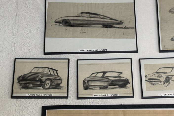 Il est aussi possible d'admirer des croquis originaux signés Bertoni, notamment ceux de l'Ami 6.